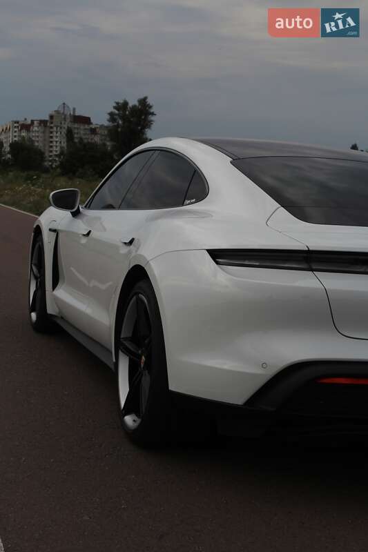 Седан Porsche Taycan 2025 в Киеве