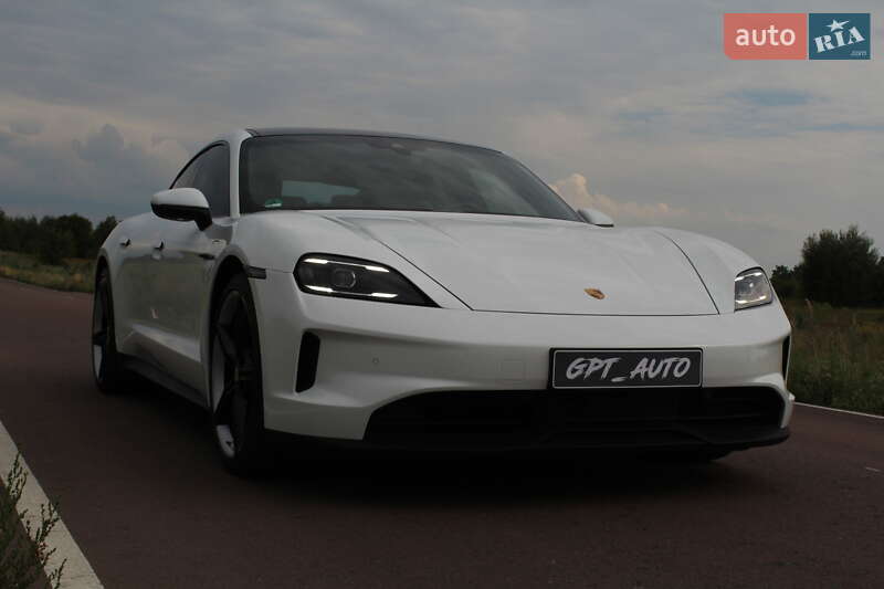Седан Porsche Taycan 2025 в Киеве