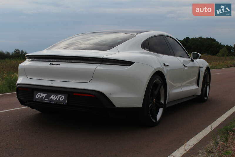 Седан Porsche Taycan 2025 в Киеве