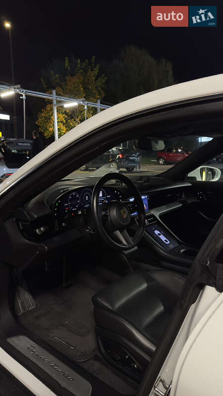 Седан Porsche Taycan 2020 в Ужгороде