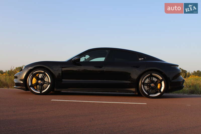 Седан Porsche Taycan 2021 в Києві