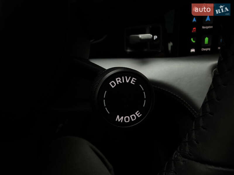 Седан Porsche Taycan 2019 в Киеве фото 39 Седан Porsche Taycan 2019 в Киеве