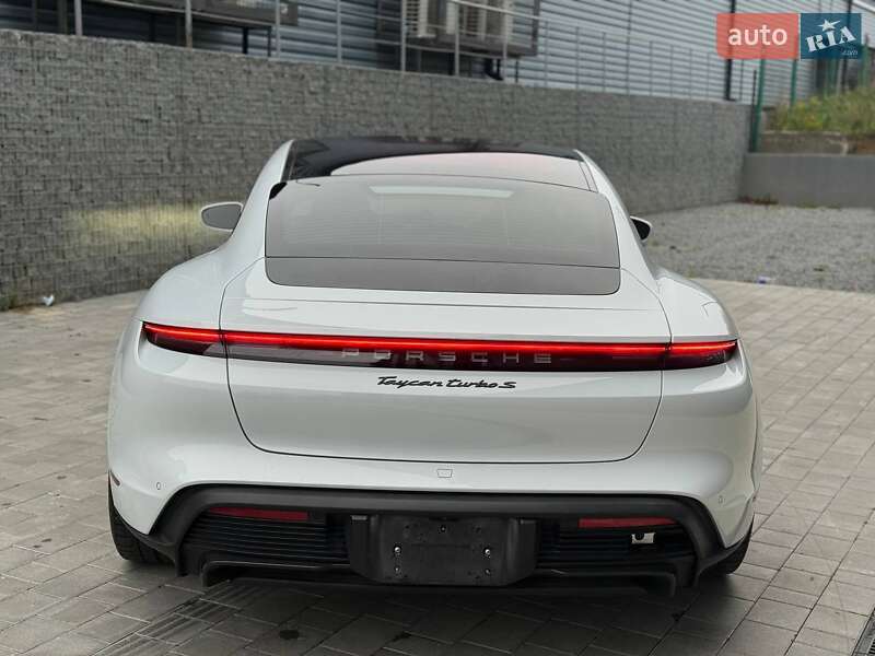 Седан Porsche Taycan 2020 в Луцке