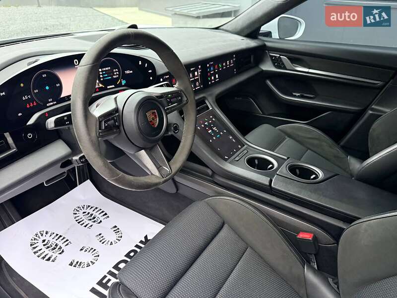 Седан Porsche Taycan 2020 в Луцке