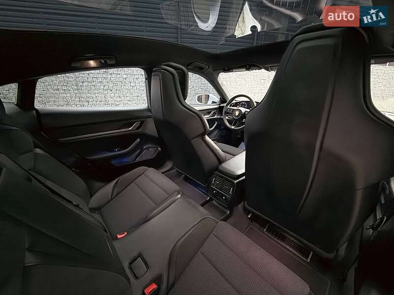 Седан Porsche Taycan 2020 в Луцке