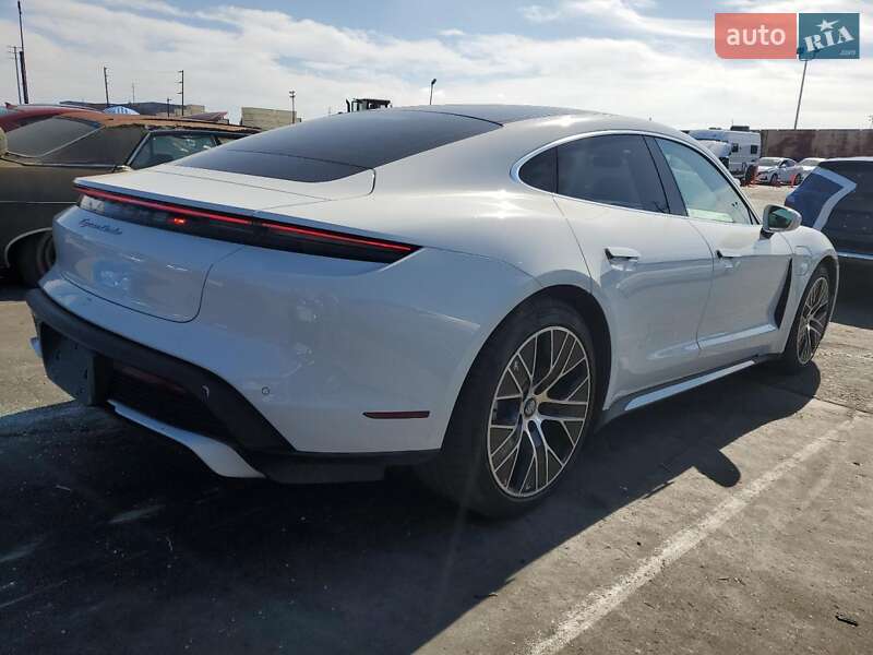 Седан Porsche Taycan 2020 в Киеве