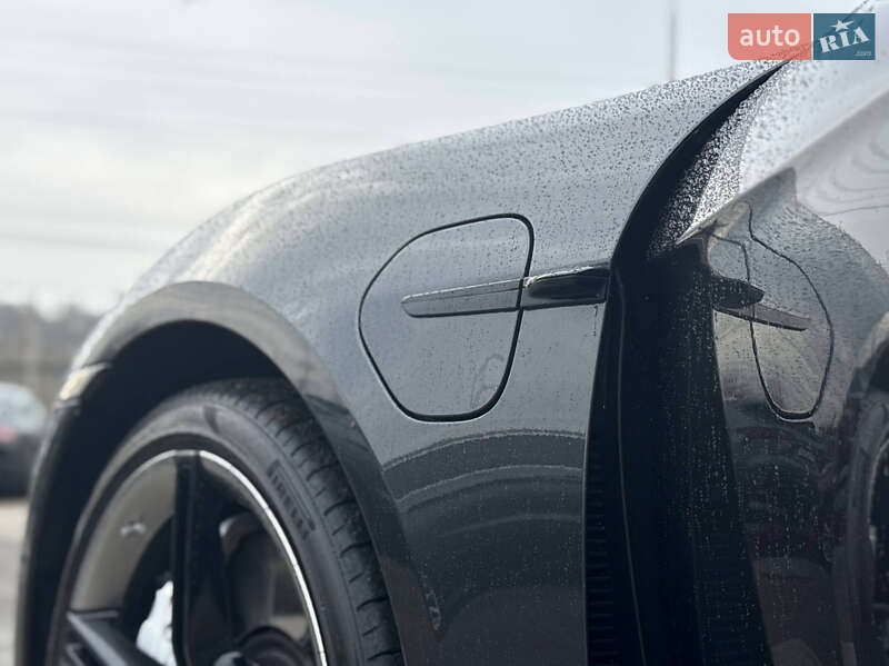 Седан Porsche Taycan 2020 в Києві