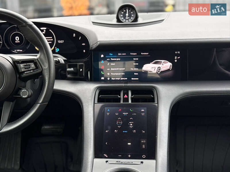 Седан Porsche Taycan 2020 в Києві