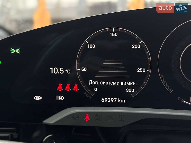 Седан Porsche Taycan 2020 в Києві