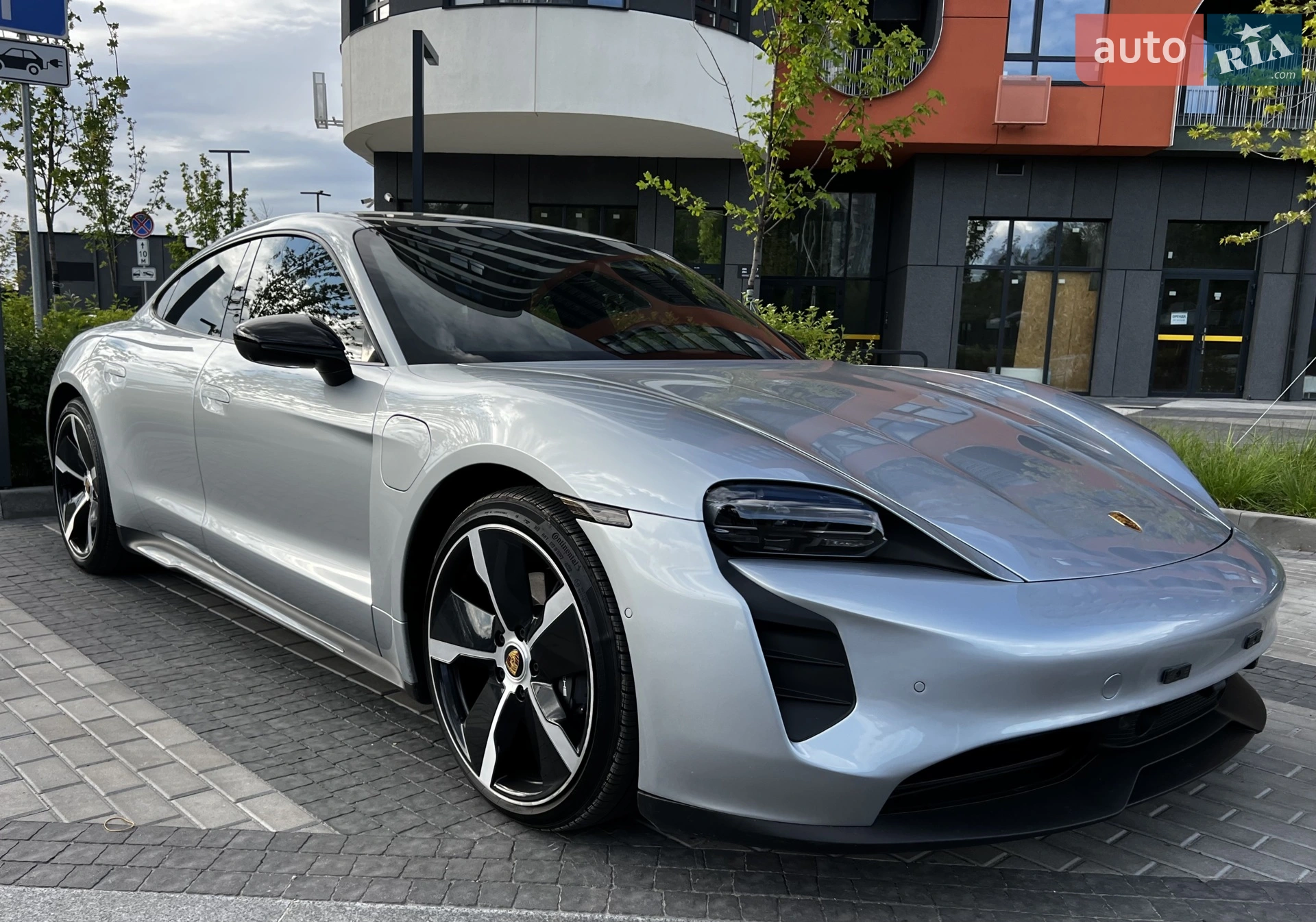 2022 Porsche Taycan - мініатюра 2