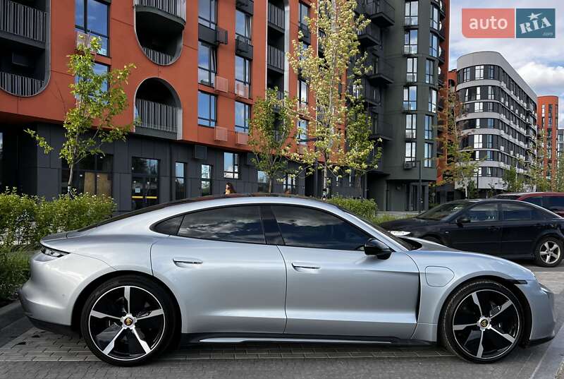 Седан Porsche Taycan 2022 в Киеве