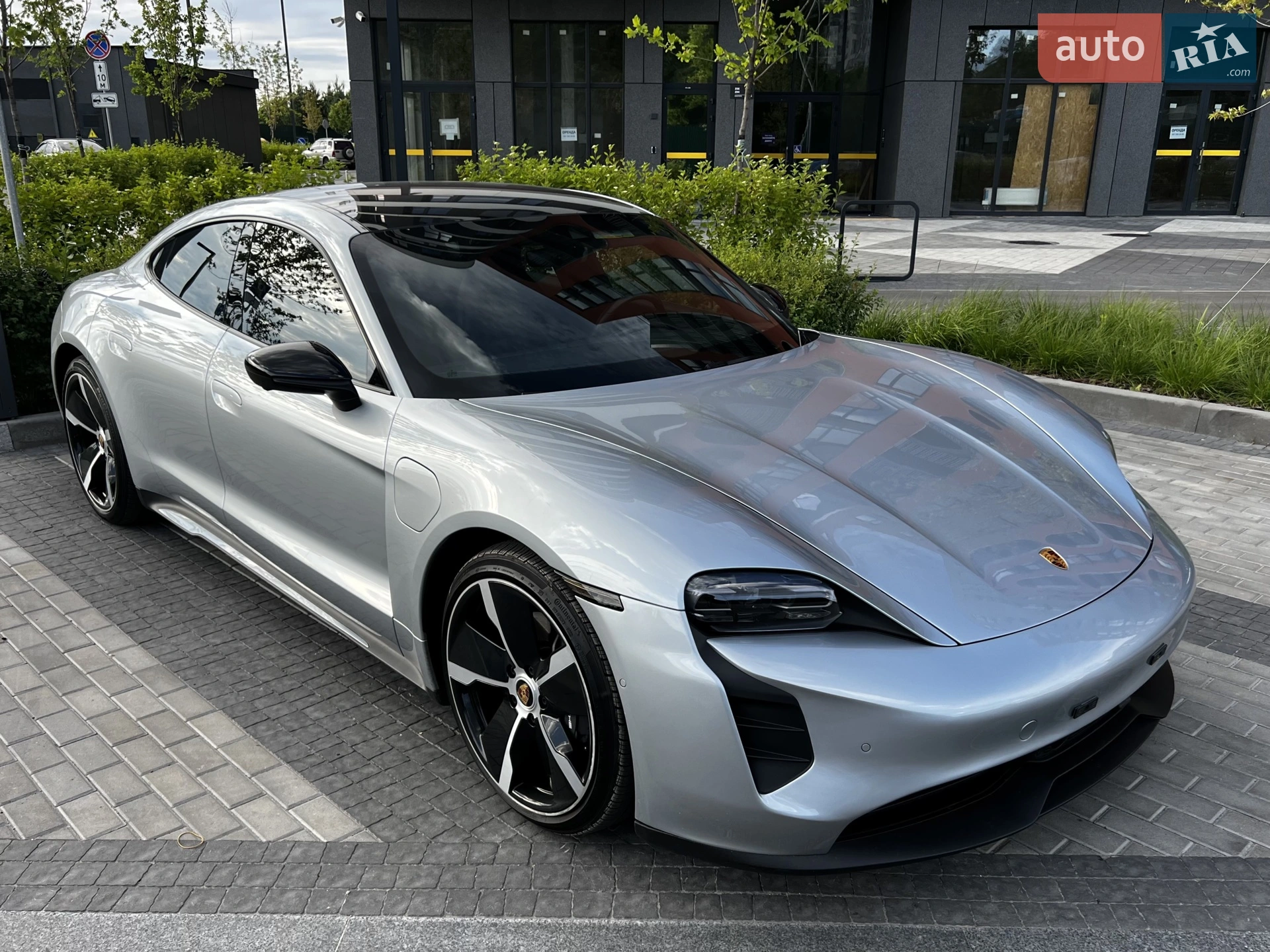 2022 Porsche Taycan - мініатюра 3