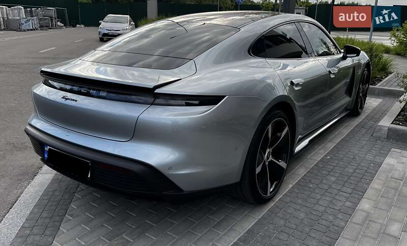 Седан Porsche Taycan 2022 в Киеве