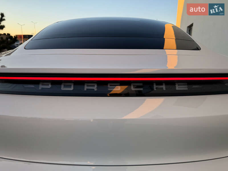 Седан Porsche Taycan 2020 в Луцьку