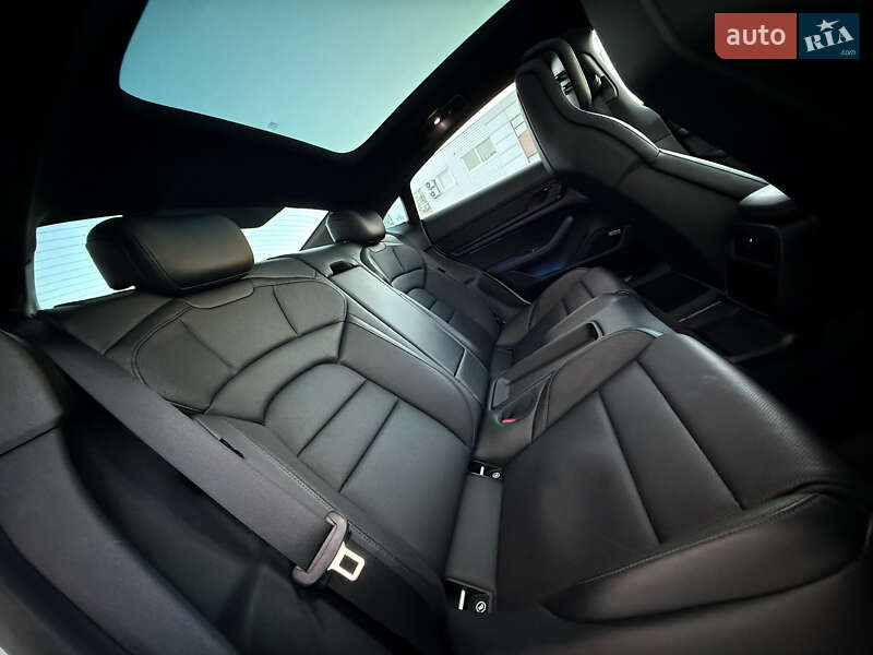 Седан Porsche Taycan 2020 в Луцьку