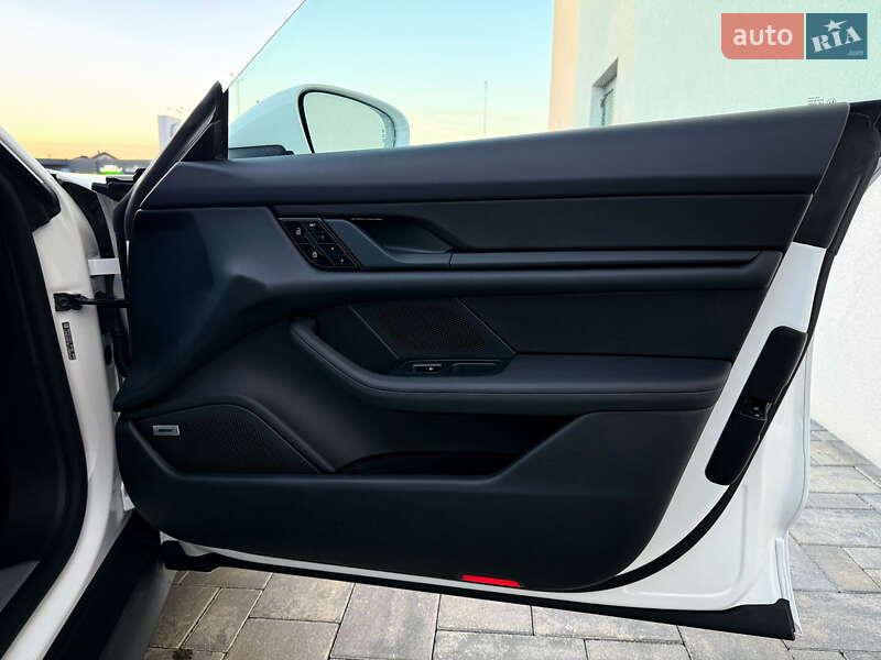 Седан Porsche Taycan 2020 в Луцьку