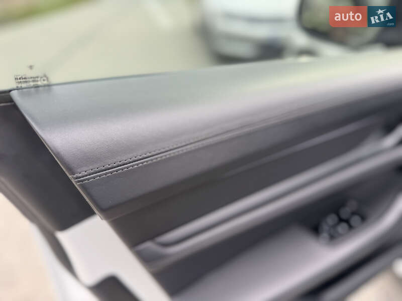 Седан Porsche Taycan 2020 в Луцьку