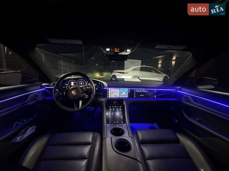 Седан Porsche Taycan 2020 в Луцьку