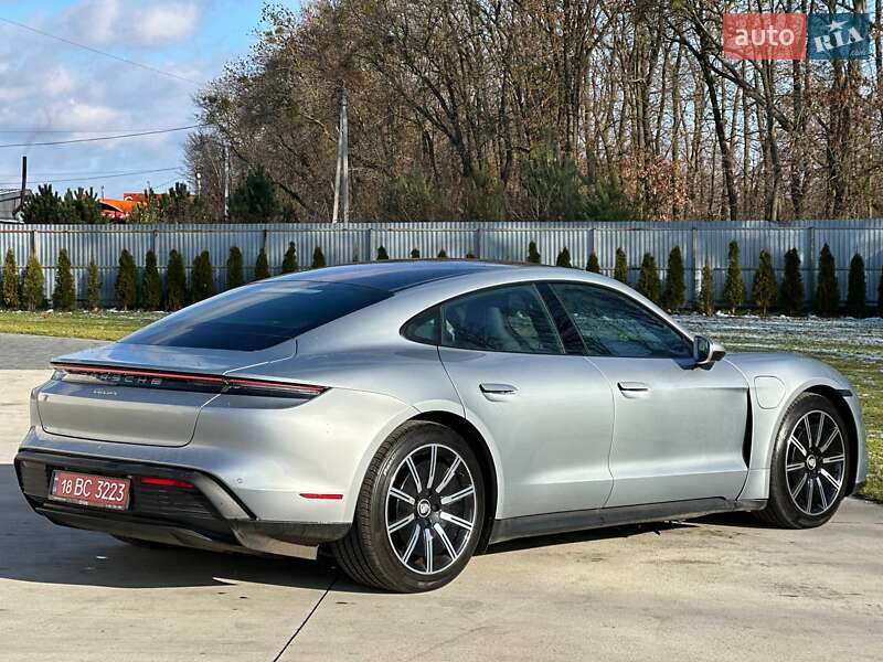 Седан Porsche Taycan 2021 в Луцке
