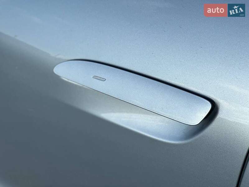 Седан Porsche Taycan 2021 в Луцке