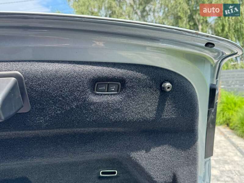 Седан Porsche Taycan 2021 в Луцке