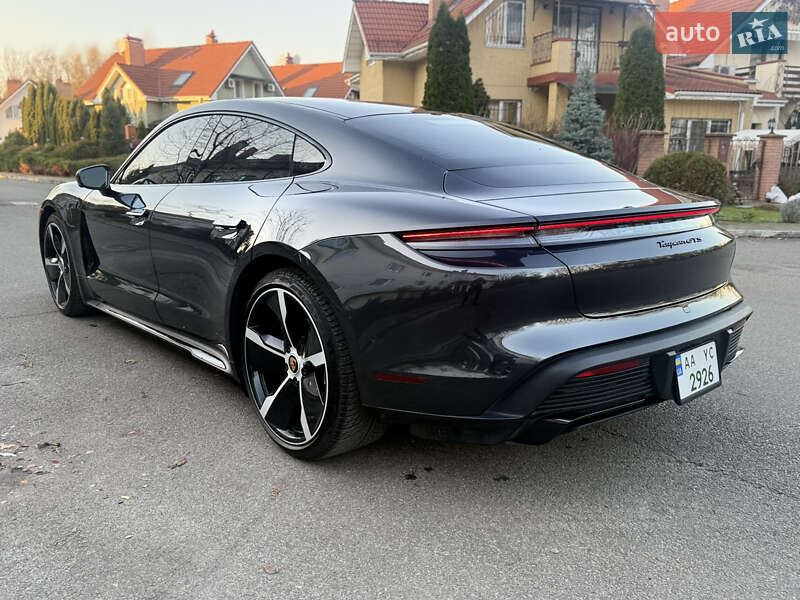Седан Porsche Taycan 2022 в Киеве