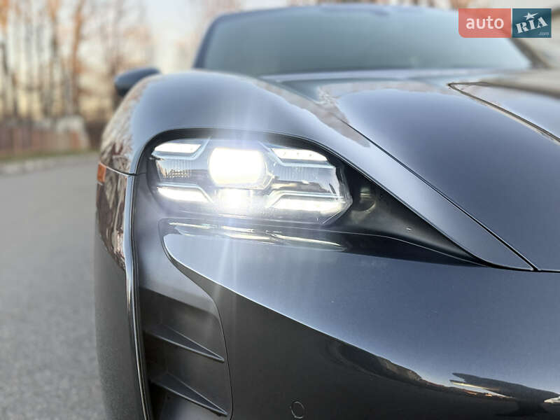 Седан Porsche Taycan 2022 в Киеве