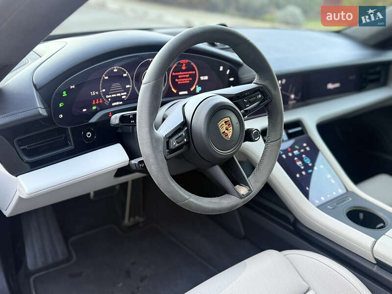 Седан Porsche Taycan 2022 в Киеве