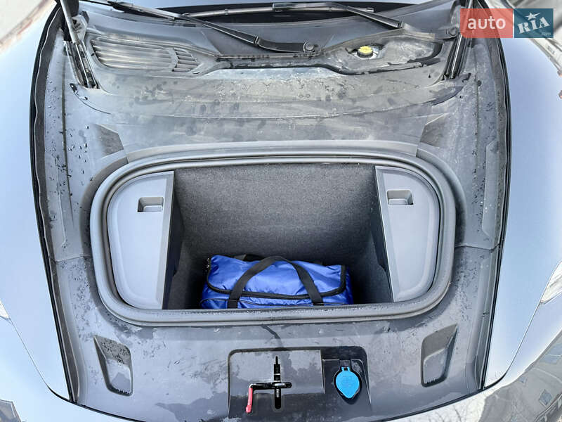 Седан Porsche Taycan 2022 в Киеве