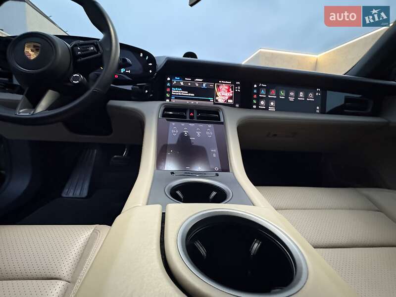 Седан Porsche Taycan 2020 в Одесі
