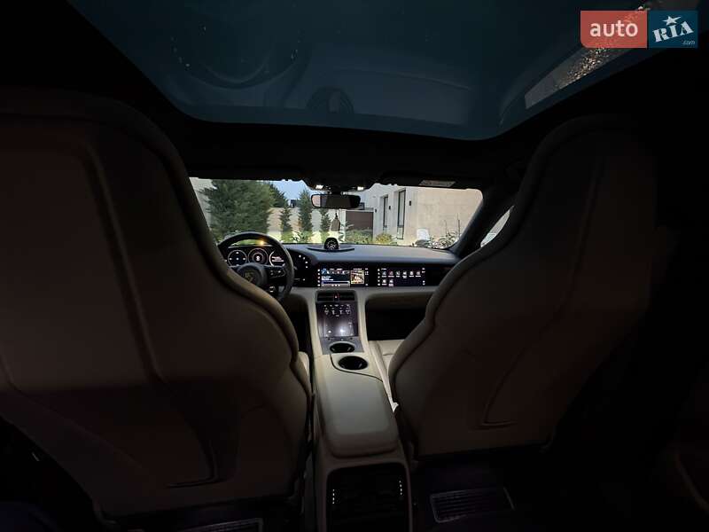 Седан Porsche Taycan 2020 в Одесі