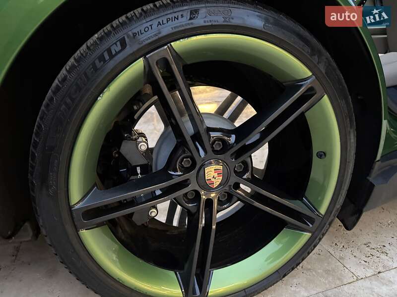 Седан Porsche Taycan 2020 в Одесі