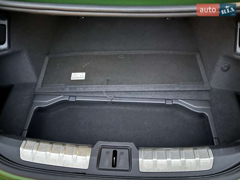 Седан Porsche Taycan 2020 в Одесі