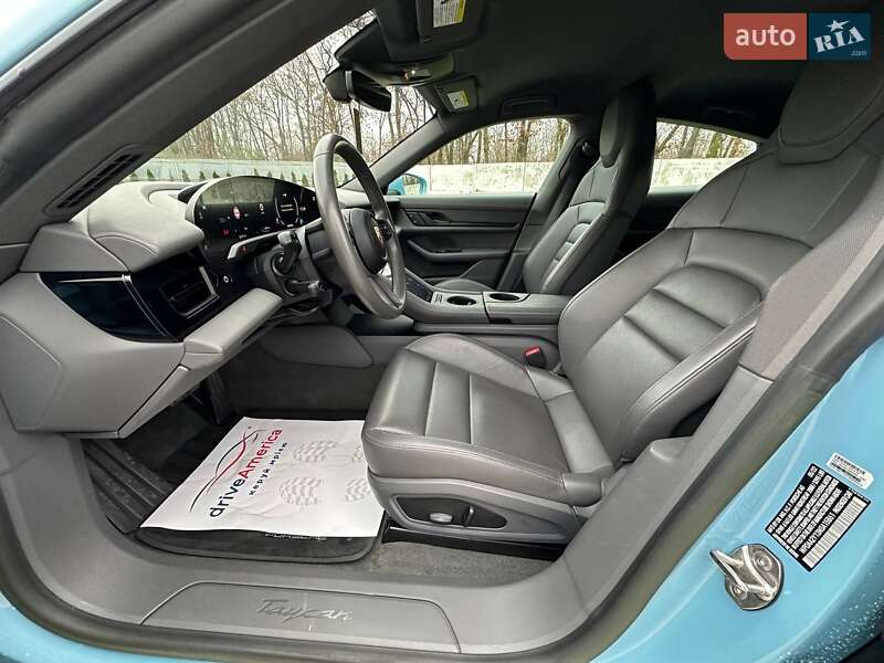 Седан Porsche Taycan 2022 в Луцьку