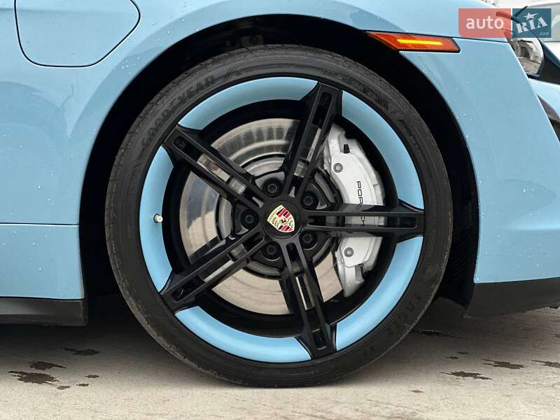 Седан Porsche Taycan 2022 в Луцьку