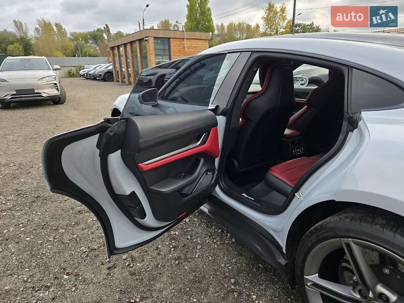 Седан Porsche Taycan 2021 в Киеве фото 40 Седан Porsche Taycan 2021 в Киеве