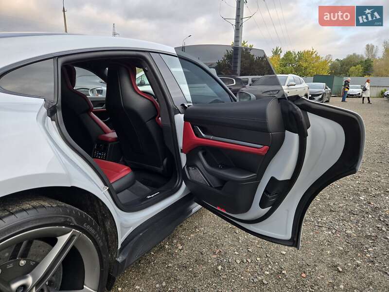Седан Porsche Taycan 2021 в Киеве фото 44 Седан Porsche Taycan 2021 в Киеве