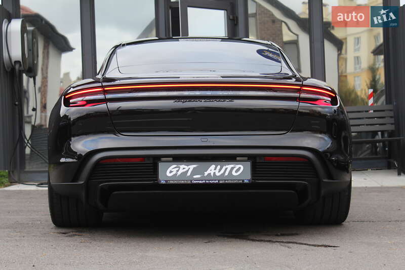 Седан Porsche Taycan 2021 в Киеве