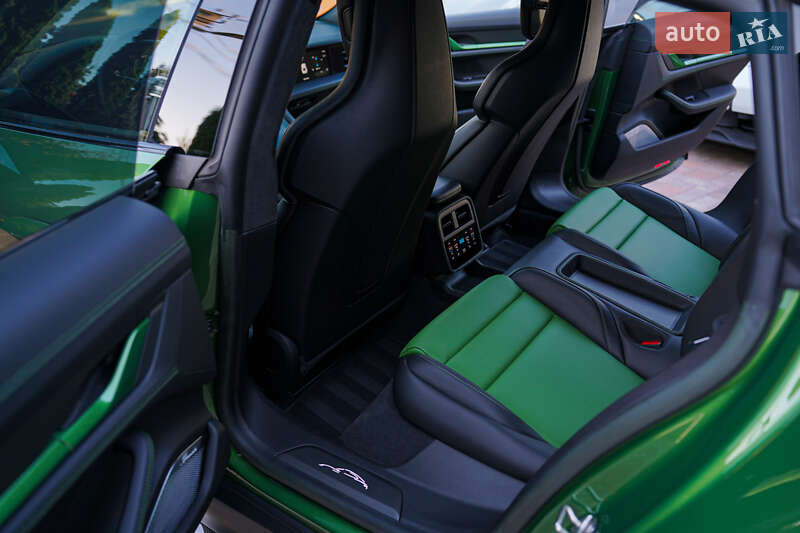 Седан Porsche Taycan 2022 в Киеве фото 25 Седан Porsche Taycan 2022 в Киеве