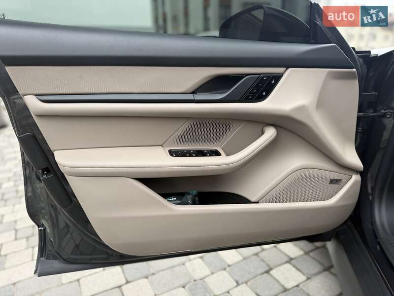 Седан Porsche Taycan 2021 в Ивано-Франковске