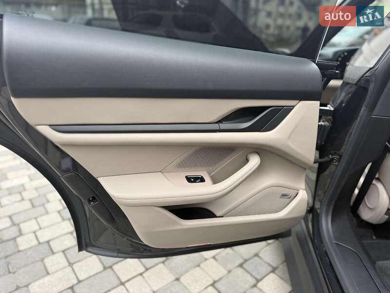 Седан Porsche Taycan 2021 в Ивано-Франковске