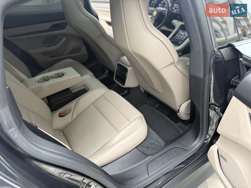 Седан Porsche Taycan 2021 в Ивано-Франковске