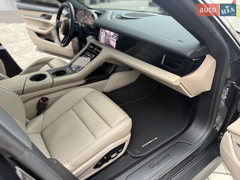 Седан Porsche Taycan 2021 в Ивано-Франковске