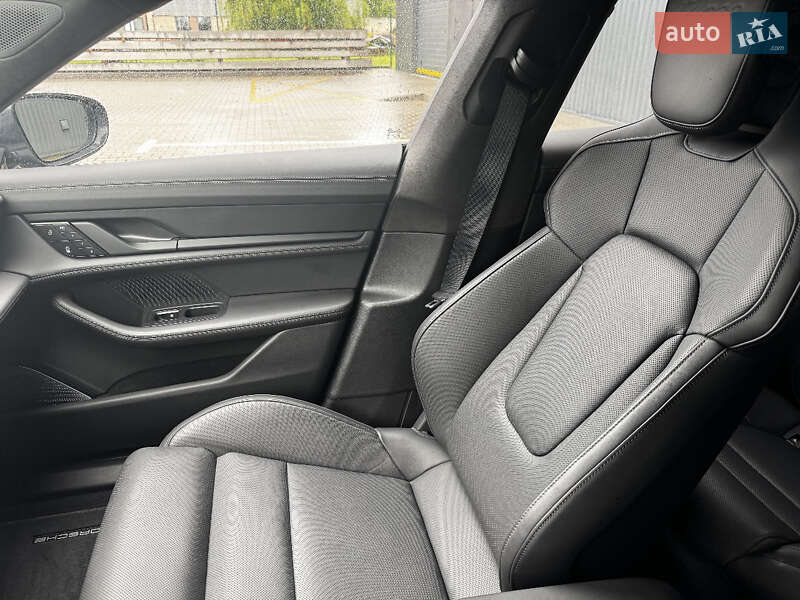 Седан Porsche Taycan 2021 в Киеве