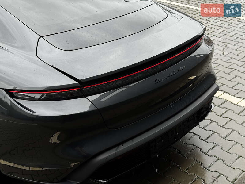 Седан Porsche Taycan 2021 в Киеве
