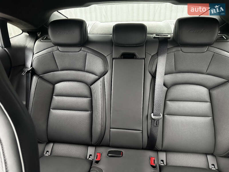 Седан Porsche Taycan 2021 в Киеве