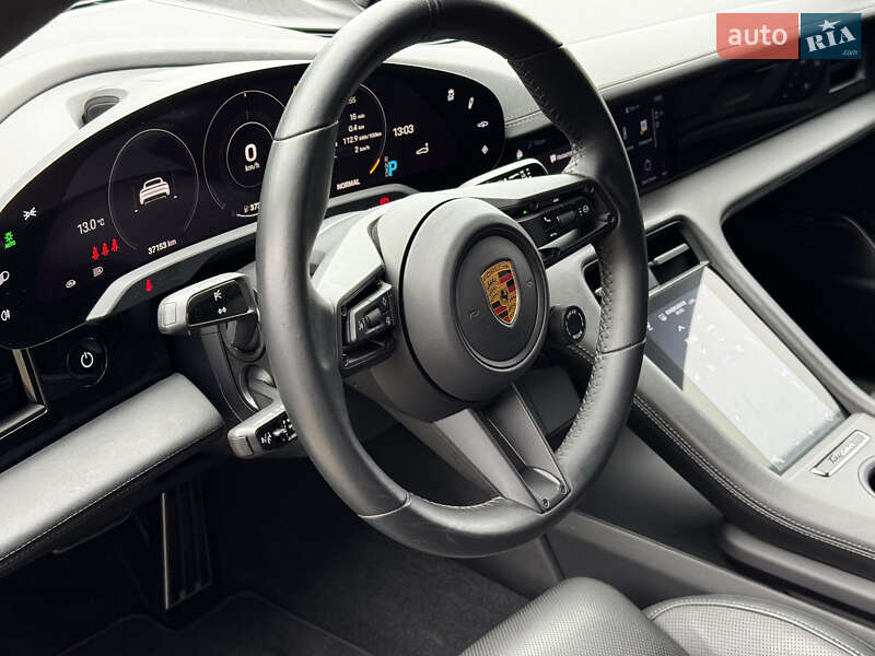 Седан Porsche Taycan 2021 в Киеве