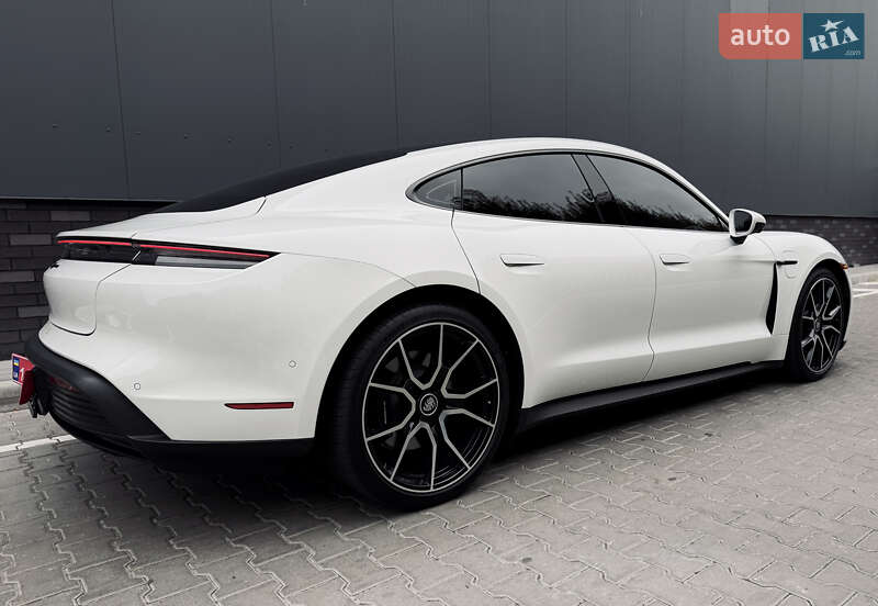 Седан Porsche Taycan 2024 в Киеве