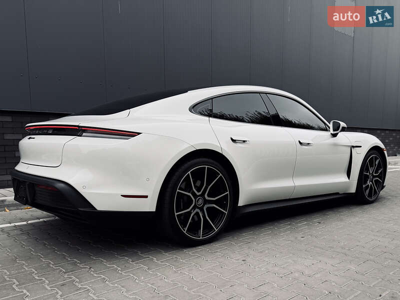Седан Porsche Taycan 2024 в Киеве