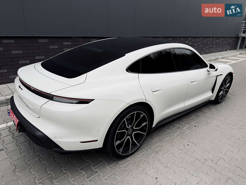 Седан Porsche Taycan 2024 в Киеве